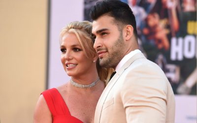 Britney Spears anuncia su matrimonio en medio de un lío legal con su padre.
