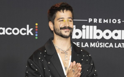 La llamativa razón por la que Camilo actúa descalzo.